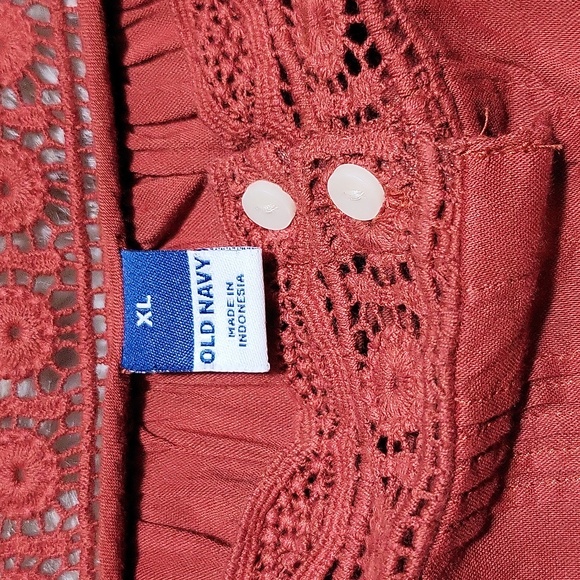 Rust red buttoned peasant top. - Picture 7 of 8